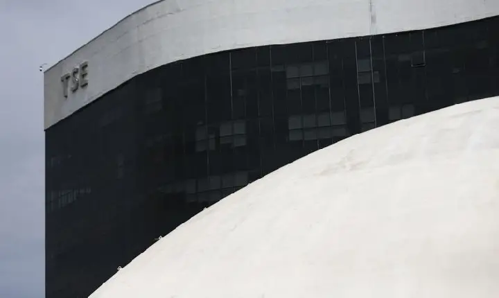 Resolução do TSE acelera retirada de fake news de sites