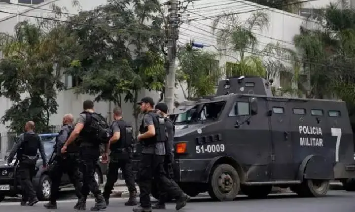 Rio: sede de ONG abriga arsenal de traficantes