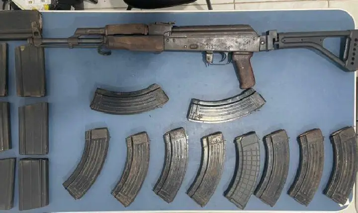 Rio Solimões: Homem é preso com armamento de guerra de origem venezuelana e centenas de munições