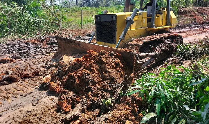 Seca histórica faz Prefeitura de Fonte Boa improvisar um porto alternativo