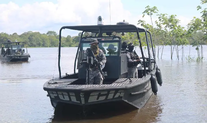 Tiroteio assusta moradores durante operação contra criminosos no Rio Solimões