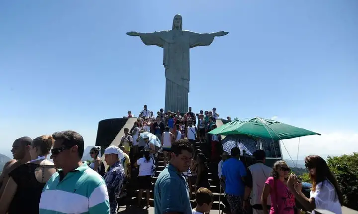 Transferência do Dia do Servidor muda rotina do Rio