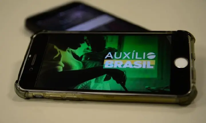 Última parcela de outubro do Auxílio Brasil é paga hoje