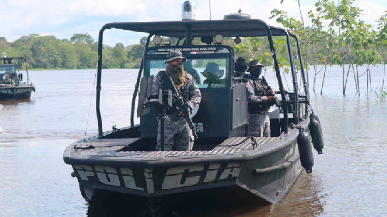(Vídeo): Armas de airsoft adaptadas para disparar munição real são apreendidas com suspeitos de pirataria em Fonte Boa