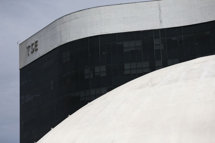 Campanhas de candidatos à Presidência desistem de direito de resposta