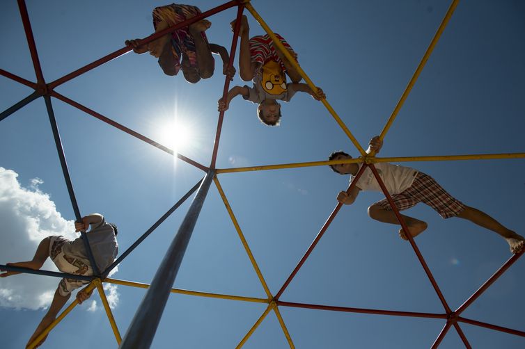 Crianças também podem ter doenças reumáticas, diz especialista