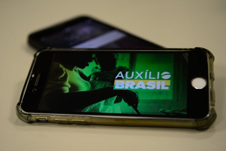 Jornada Auxílio Brasil tira dúvidas de autoridades sobre benefício