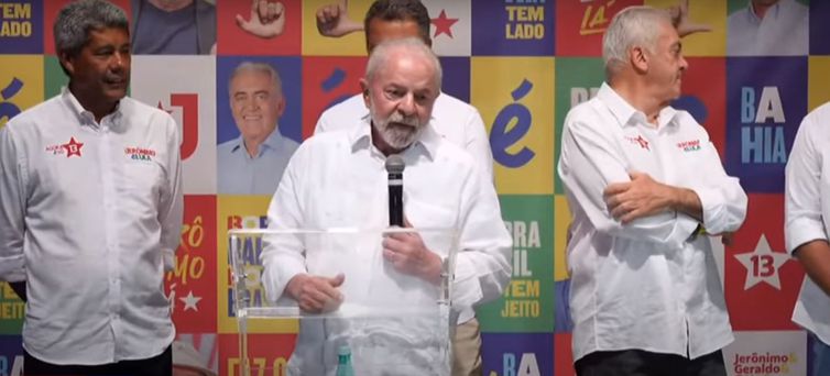 Lula faz caminhadas no Rio de Janeiro e em Salvador