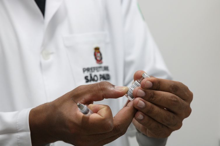 Mortalidade materna foi 70% maior em 15 meses de pandemia, diz estudo