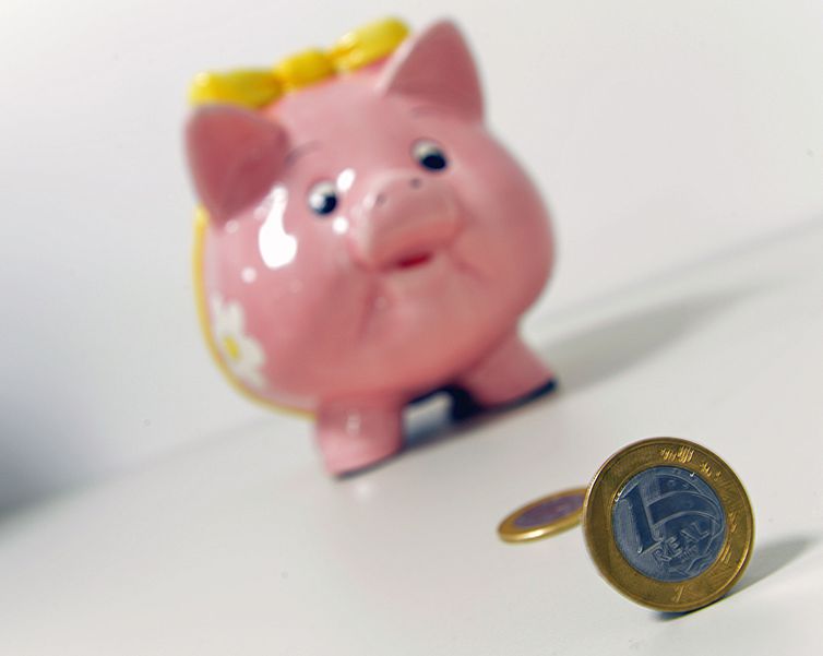 Poupança deixa de perder para inflação após dois anos