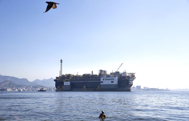 Produção de petróleo ultrapassa 4 milhões de barris por dia, diz ANP