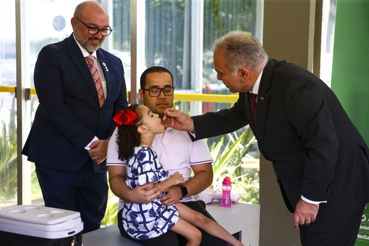 Queiroga faz novo apelo para vacinação de crianças contra a pólio