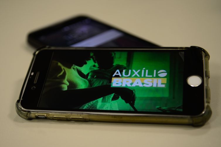 Última parcela de outubro do Auxílio Brasil é paga hoje