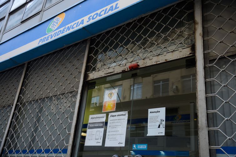 Agências do INSS terão horário especial em dias de jogos do Brasil 