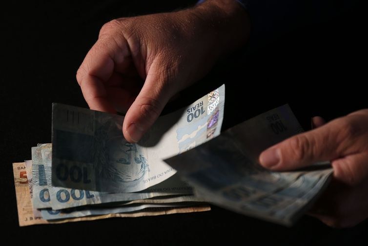 Aprovada MP que garante crédito para auxílio de R$ 600 até dezembro