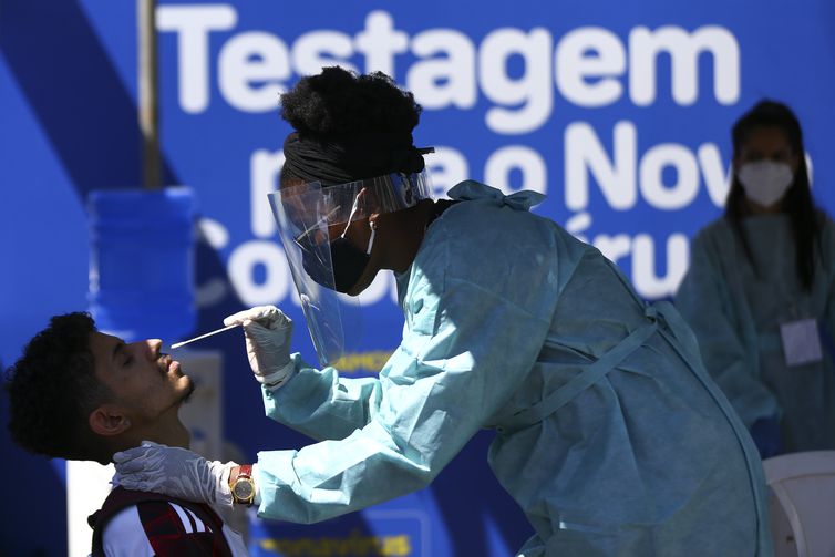 Brasil registra 2.073 novos casos de covid-19 em 24 horas