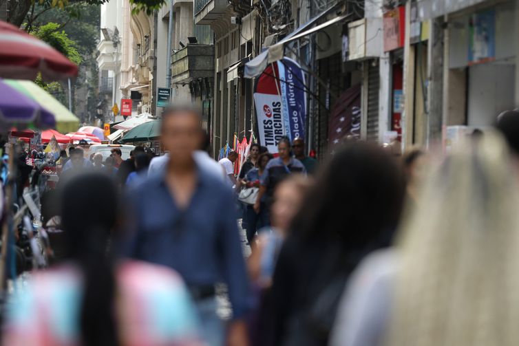 Brasil registra 69 mortes e 22,6 mil casos de covid-19