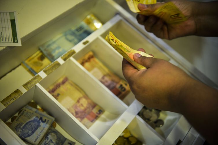 Caixa e Enel participam do Feirão Limpa Nome da Serasa