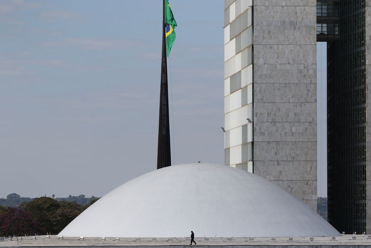 Comissão aprova texto preliminar do Orçamento de 2023
