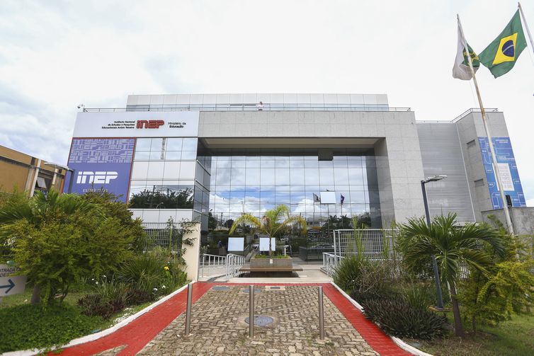 Gabaritos do Enem devem ser divulgados hoje