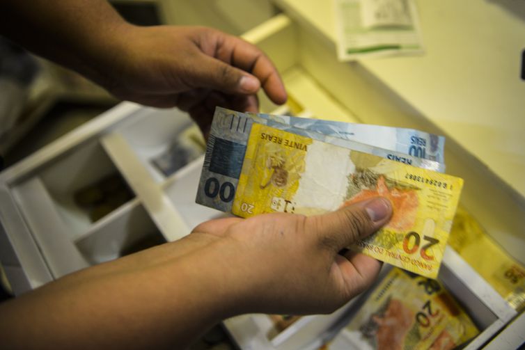 Inadimplência atinge maior taxa anual desde 2016, informa CNC 