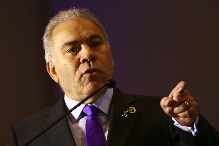 Ministro diz que contratos atuais já preveem vacinas atualizadas