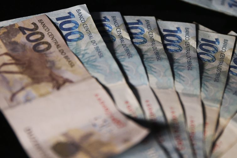 Receita paga lote residual de restituição do Imposto de Renda