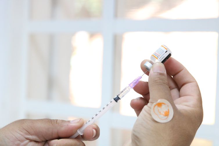 Rio começa a vacinar bebês com comorbidades contra a covid-19