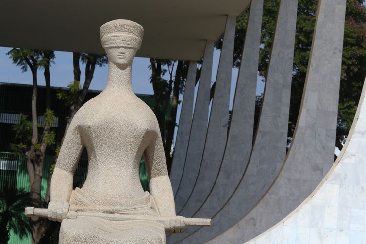 STF mantém cadeira do MP ao lado de juiz em sessões de julgamento