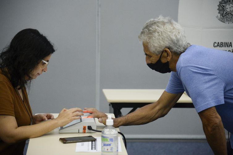 Termina hoje prazo para mesário justificar ausência no segundo turno