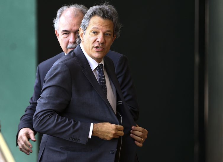 Marco fiscal e reforma tributária serão prioridades, diz Haddad