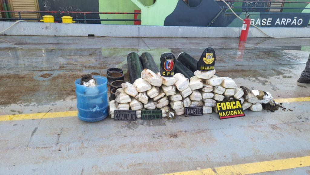 Polícia apreende 60 kg de maconha do tipo skunk no Barco Deus da Aliança IV