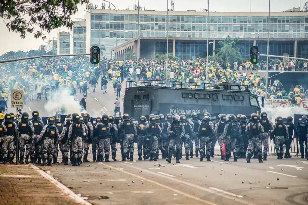 Deputados protocolam pedido de impeachment de Lula por 8 de janeiro
