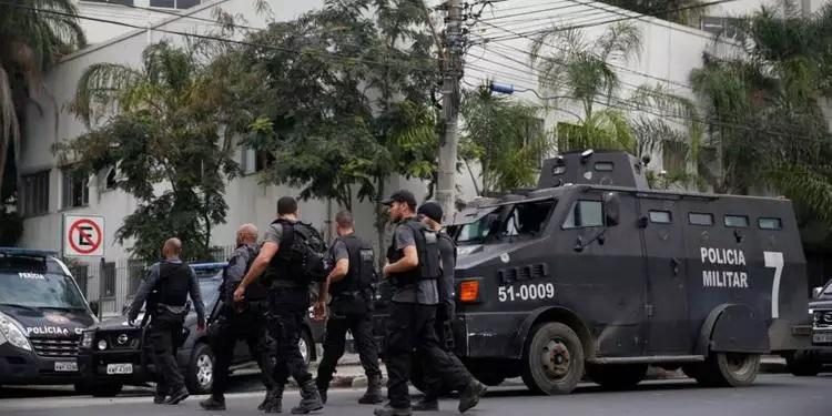 Rio: sede de ONG abriga arsenal de traficantes