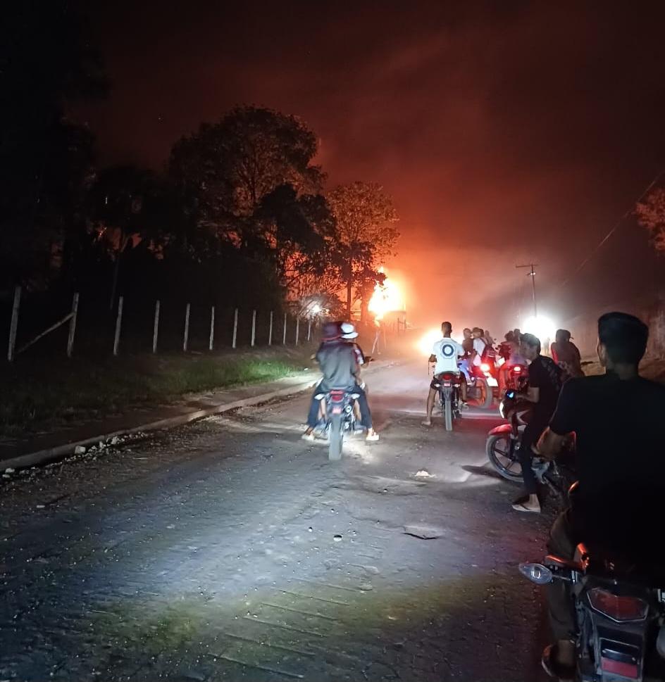 Incêndio atinge máquina que fabrica asfalto, para o Aeroporto em  Fonte Boa