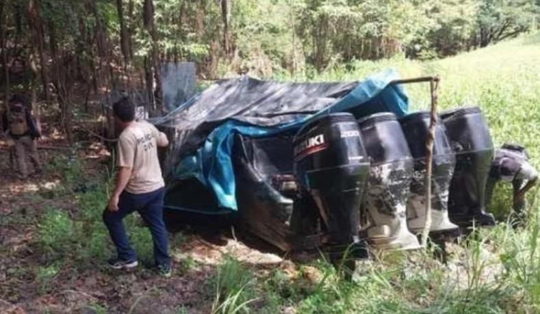 Polícia destrói lancha suspeita de ser utilizada por traficantes no Amazonas