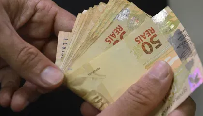 Salário mínimo poderá passar de R$ 1.320 deste ano para R$ 1.411,95 em 2024