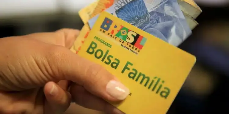 Antecipação do pagamento do Bolsa Família alivia impactos da seca no Amazonas