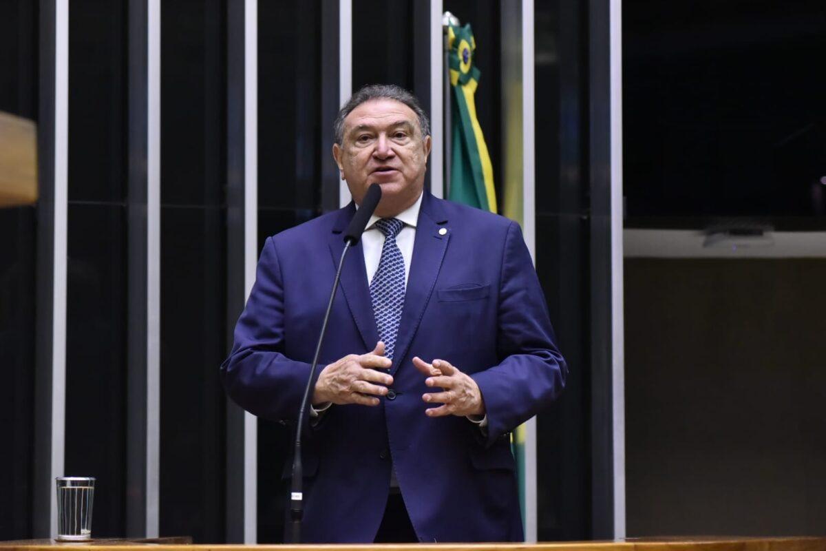 Átila manifesta preocupação com plano de corte de gastos do governo