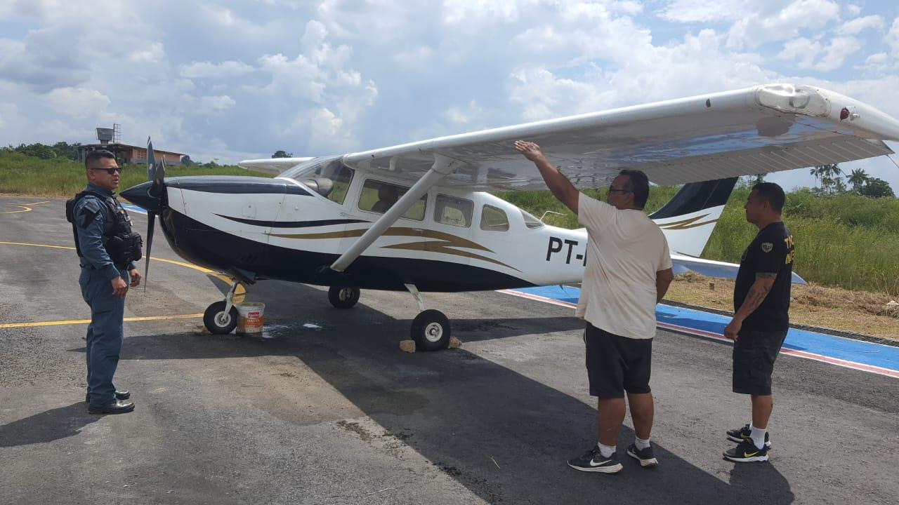 Avião de pequeno porte vindo de Jutaí fez pouso de emergência no aeroporto de Fonte Boa, apesar do risco de explosão o piloto conseguiu aterrissar