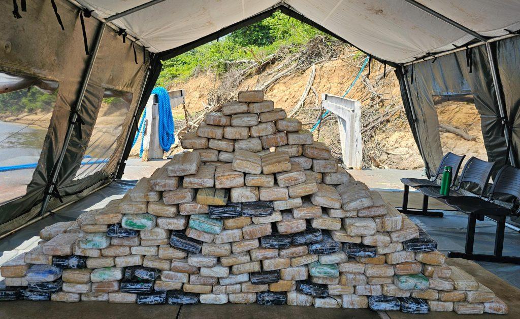 Bases Flutuantes triplicam produtividade em 2024 e batem record em apreensão de entorpecentes, embarcações e materiais ilícitos