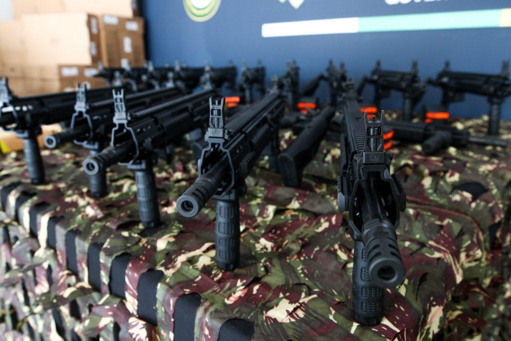 Governador Wilson Lima reforça segurança pública com entrega de armamentos, munições e equipamentos