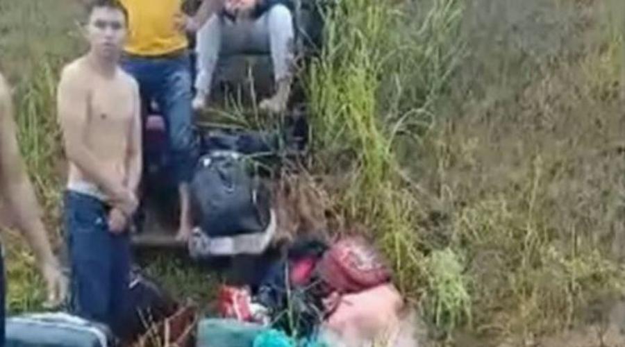 Lancha Expresso cheia de passageiros bate em tronco e naufraga no Amazonas