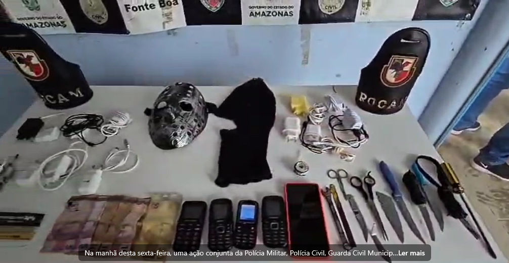 Fonte Boa: Máscara do Jason do filme Sexta Feira 13, telefones celulares e várias facas foram encontrados durante revista no 55º DIP