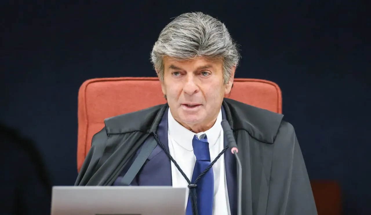 Fux vota para absolver Bolsonaro de todos os crimes