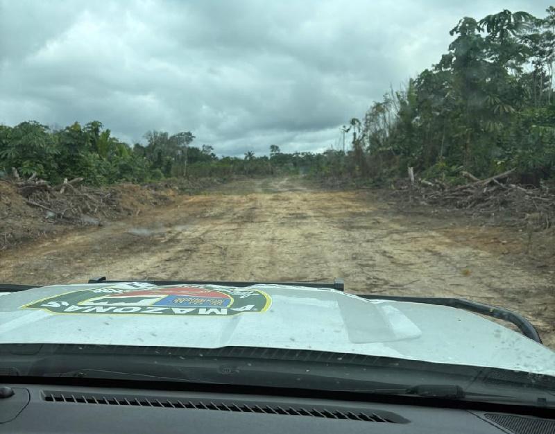 Duas pessoas são presas em Tefé por porte ilegal de arma supostamente guarnecendo pista clandestina em Tefé