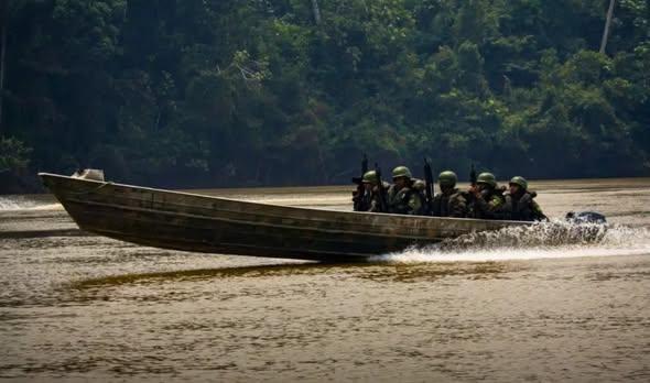 Operação do Exército Brasileiro na fronteira apreende drogas, arma e motor em Vila Bittencourt