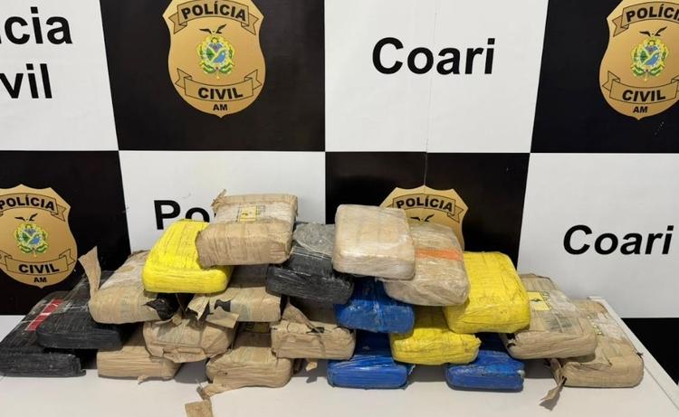 Skunk é encontrado escondido em caixa de bananas dentro de embarcação em Coari