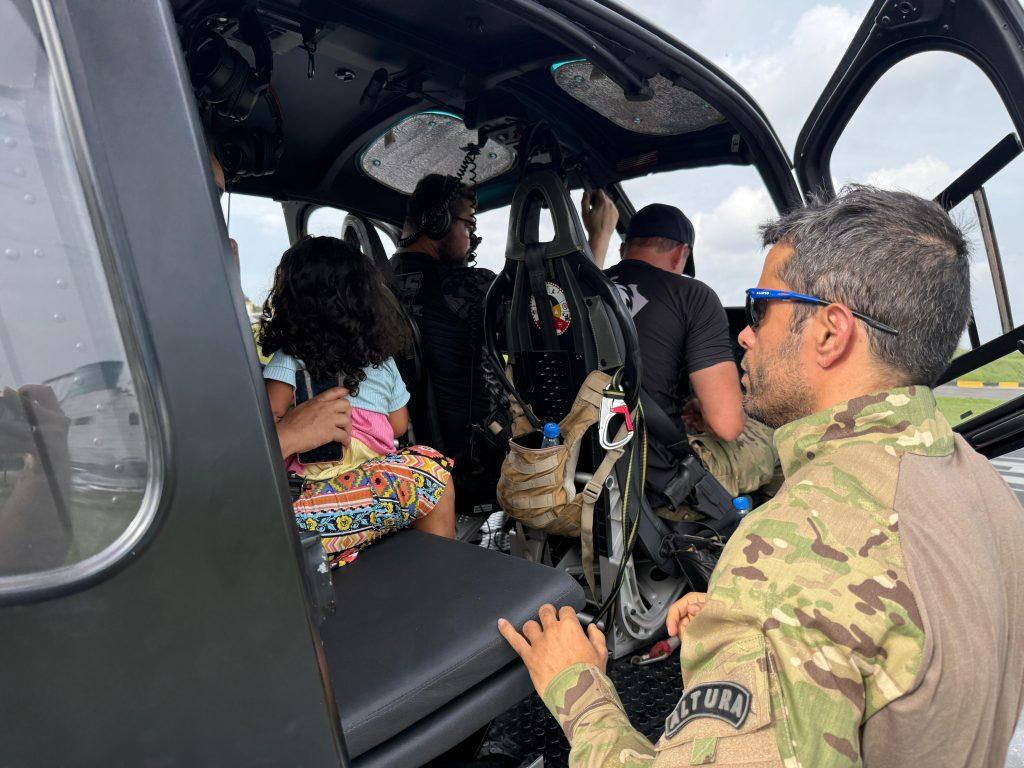 Helicóptero resgata menina de 2 anos ferida por ouriço de castanha em comunidade rural