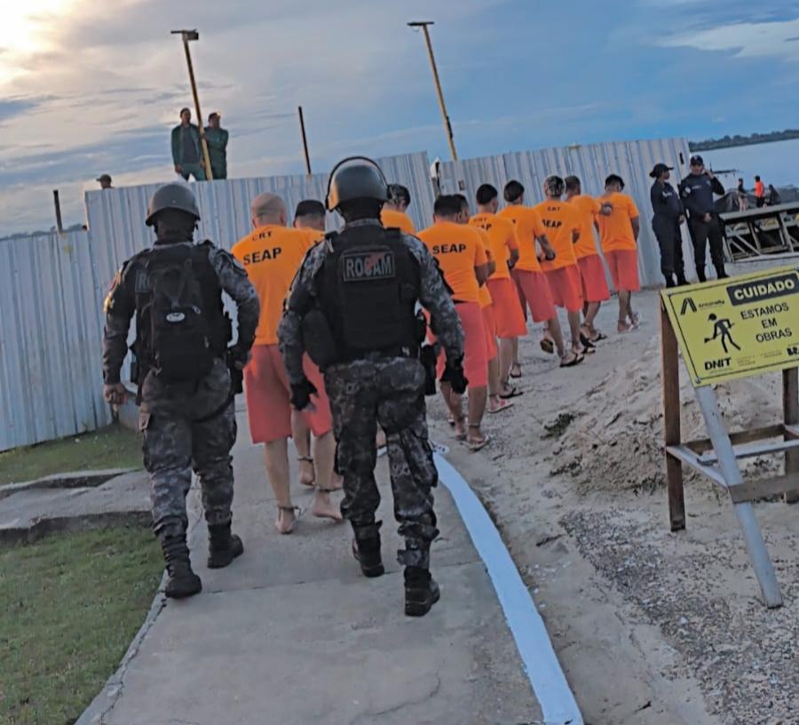 FONTE BOA: DETENTOS SÃO TRANSFERIDOS DO 55º DIP PARA PRESÍDIO EM MANAUS COM APOIO DA PM